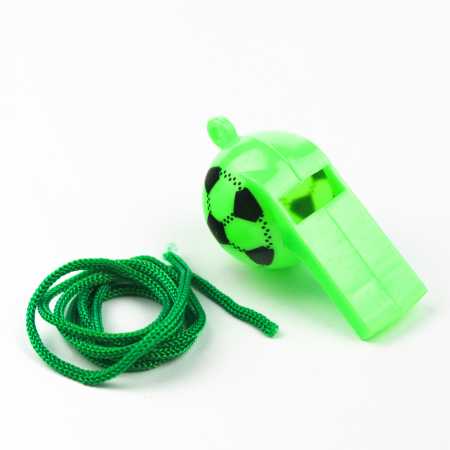 6 Trillerpfeifen Motiv Fußball in vier Farben inkl. passendem Umhängeband