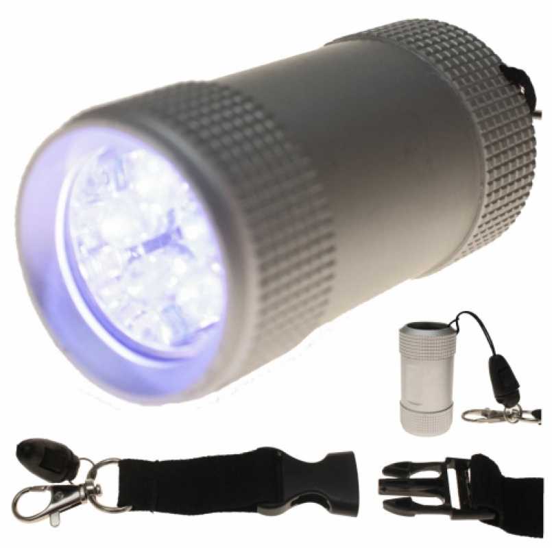 Pfiffige LED Taschenlampe mit 5 LEDs in mattsilber inkl. Lanyard
